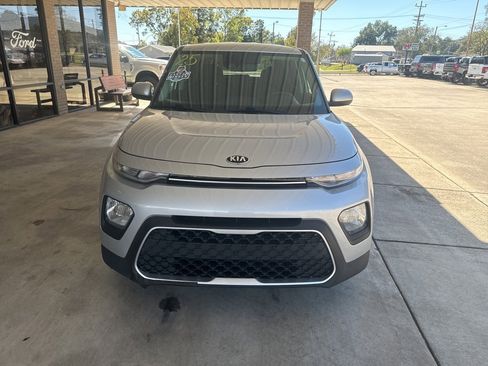 Used 2020 Kia Soul S image 2