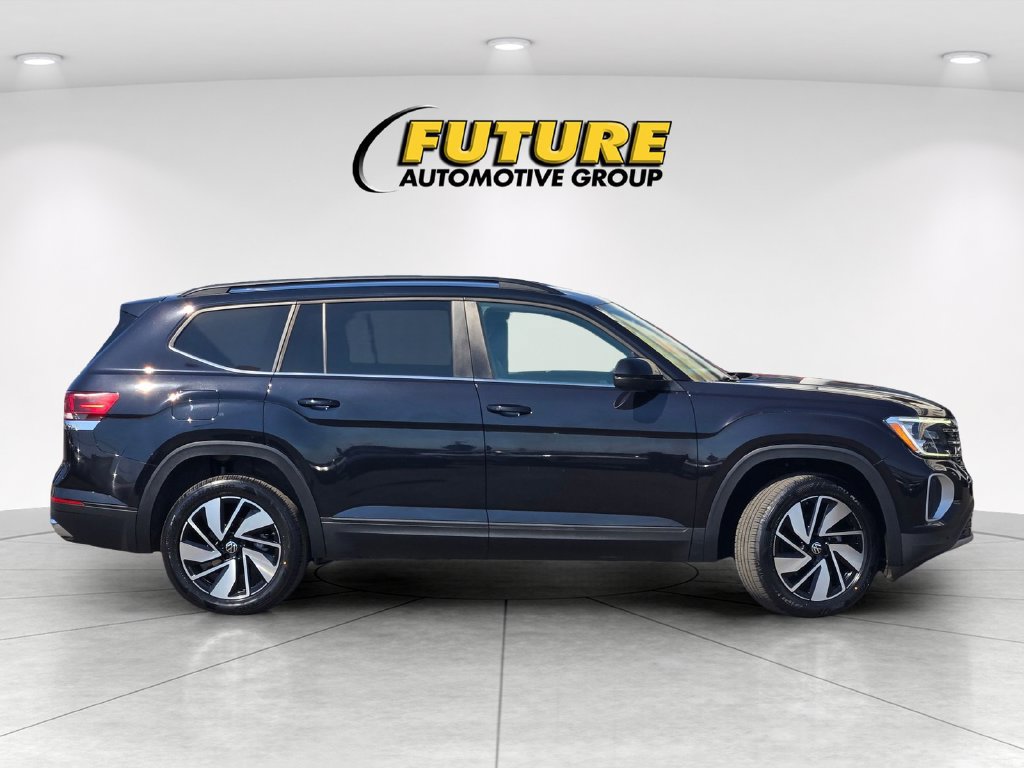 Used 2025 Volkswagen Atlas SE AWD/4WD image 3