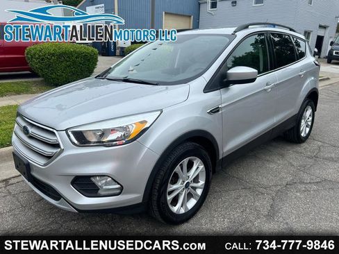 Used 2018 Ford Escape SE FWD image 1