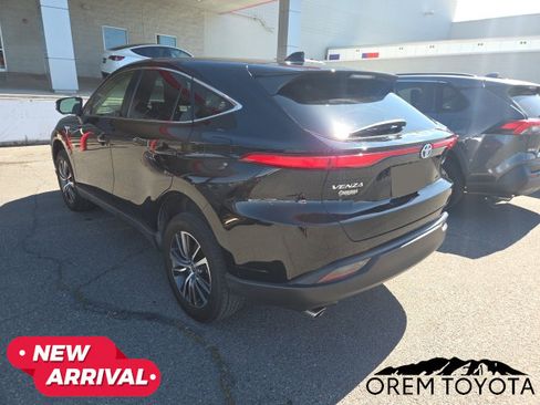 Used 2021 Toyota Venza LE AWD/4WD image 8