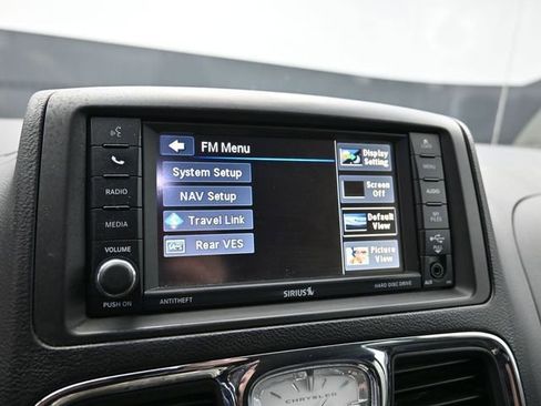 Used 2016 Chrysler Town & Country Touring-L w/ Driver Convenience Group image 21