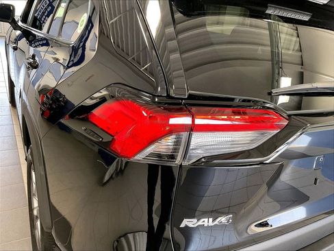 Certified 2022 Toyota RAV4 XLE w/ Convenience Package AWD/4WD image 34