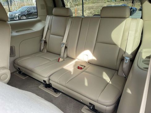 Used 2014 Cadillac Escalade Premium image 12