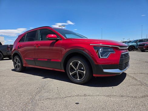 New 2025 Kia Niro EX image 2