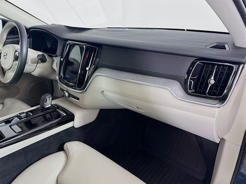 Used 2024 Volvo S60 T8 Ultimate w/ Climate Package image 25