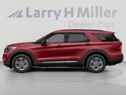 Used 2021 Ford Explorer XLT w/ Equipment Group 202A AWD/4WD image 3
