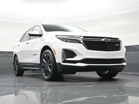 Used 2023 Chevrolet Equinox RS FWD image 32