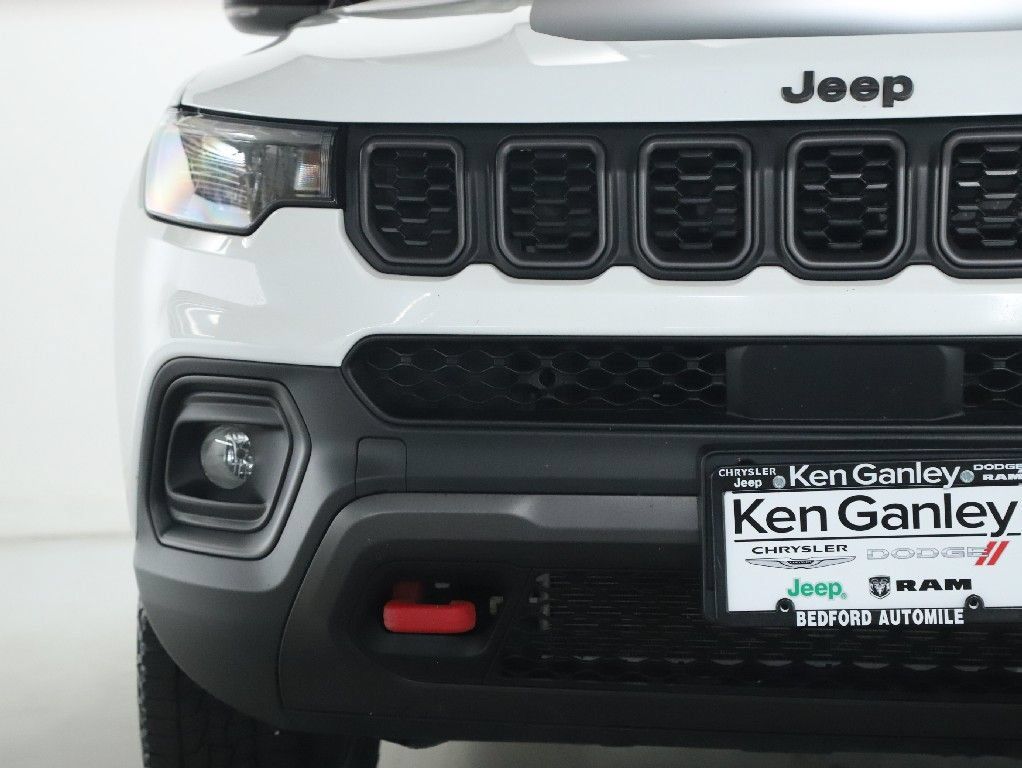 Used 2025 Jeep Compass Trailhawk AWD/4WD image 6
