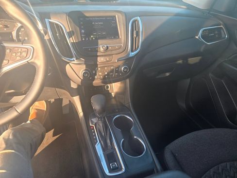 Used 2024 Chevrolet Equinox LS w/ LS Convenience Package FWD image 9