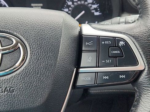 Used 2021 Toyota Sienna XLE image 39