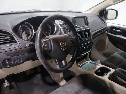 Used 2016 Dodge Grand Caravan SXT FWD image 14
