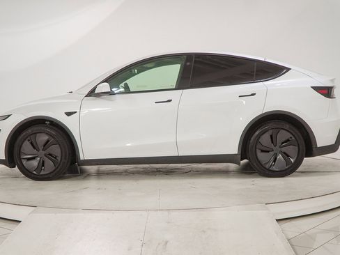 Used 2026 Tesla Model Y AWD image 5