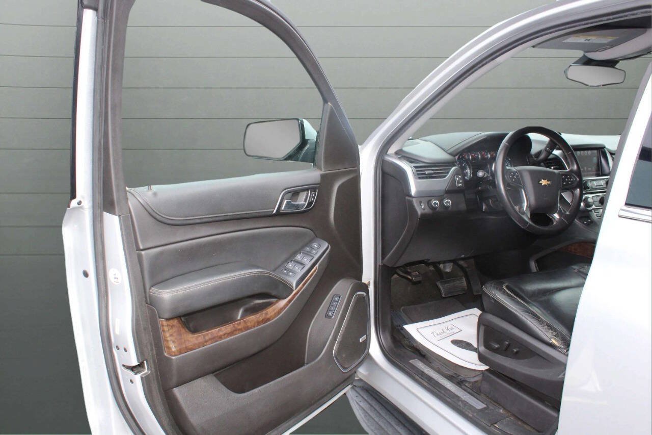 Used 2017 Chevrolet Suburban LT AWD/4WD image 10