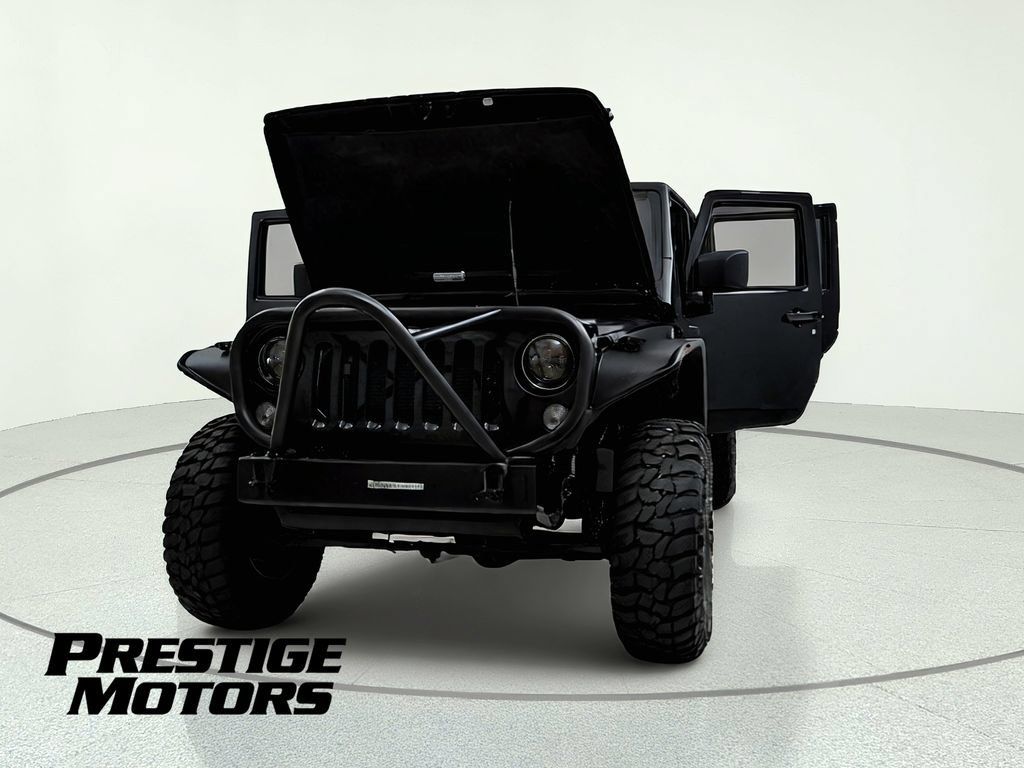 Used 2015 Jeep Wrangler Unlimited Rubicon w/ Connectivity Group AWD/4WD image 12