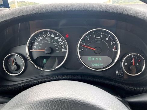Used 2018 Jeep Wrangler Unlimited Sahara w/ Max Tow Package AWD/4WD image 12