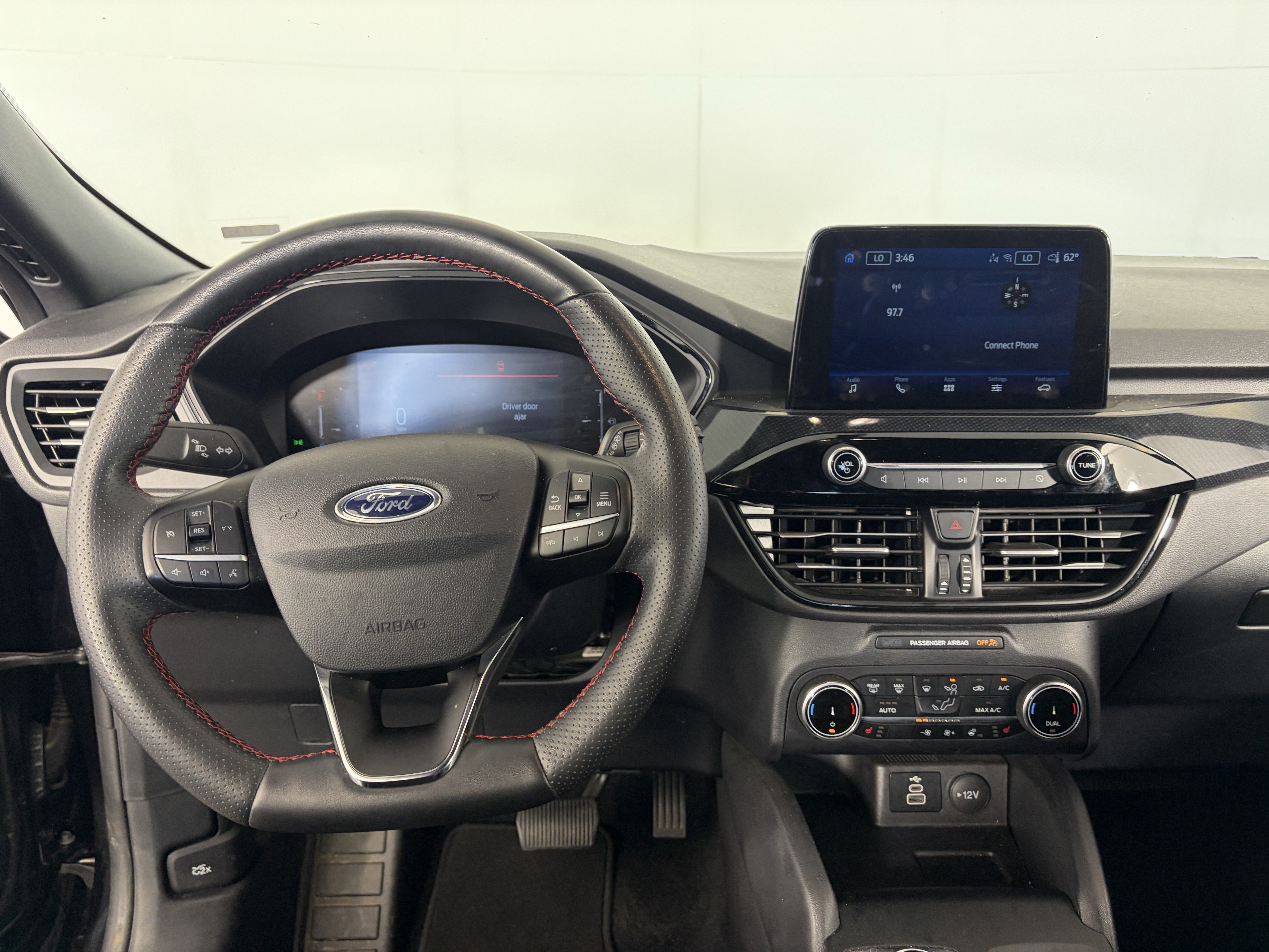 Used 2025 Ford Escape ST-Line Select AWD/4WD image 3