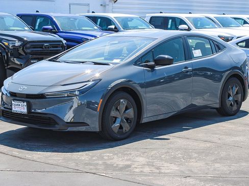 New 2026 Toyota Prius LE FWD image 3