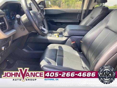 Used 2022 Ford Expedition XLT RWD image 3