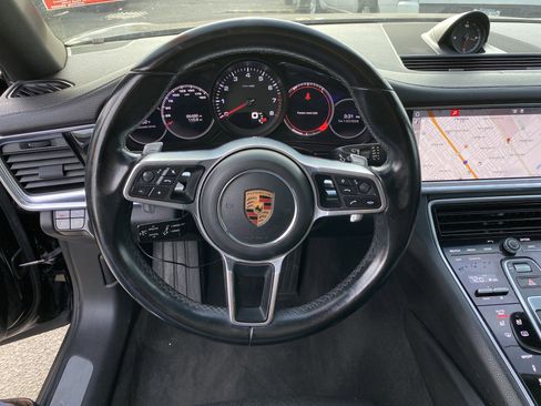 Used 2018 Porsche Panamera 4 image 11