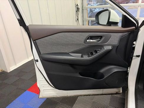 Used 2023 Nissan Rogue SV AWD/4WD image 10