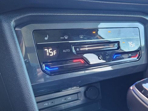 Used 2024 Volkswagen Tiguan SE R-Line image 9