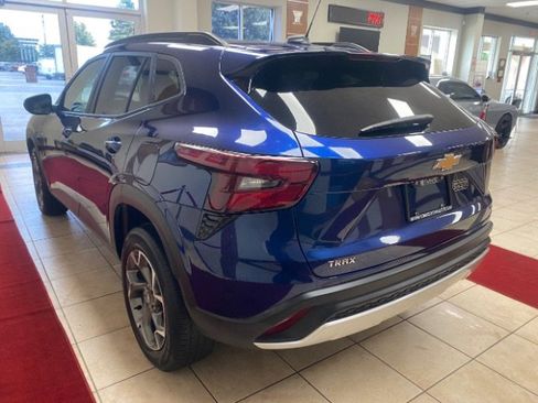 Used 2024 Chevrolet Trax LT w/ Driver Confidence Package image 2