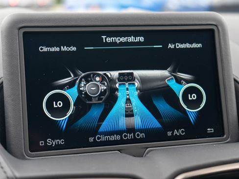 Used 2022 Aston Martin V8 Vantage Coupe image 18