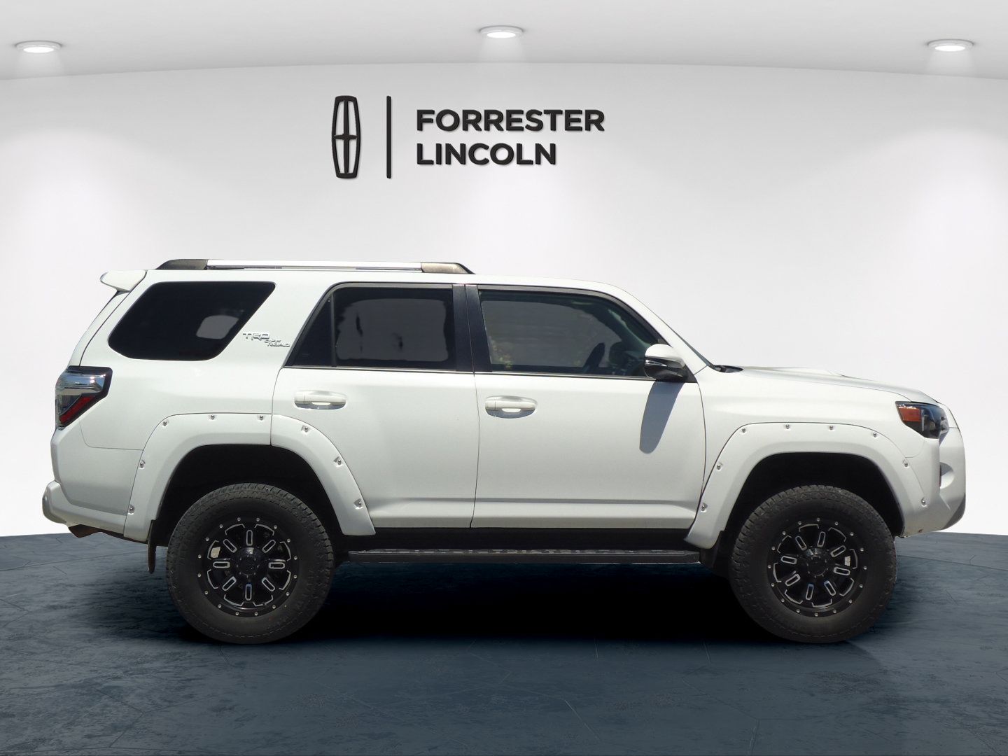 Used 2018 Toyota 4Runner TRD Off-Road Premium AWD/4WD image 2