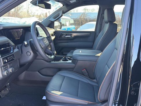 Used 2025 GMC Yukon AT4 image 8