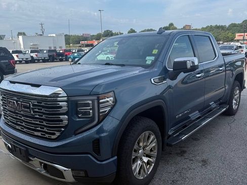 Used 2024 GMC Sierra 1500 Denali w/ Technology Package AWD/4WD image 2