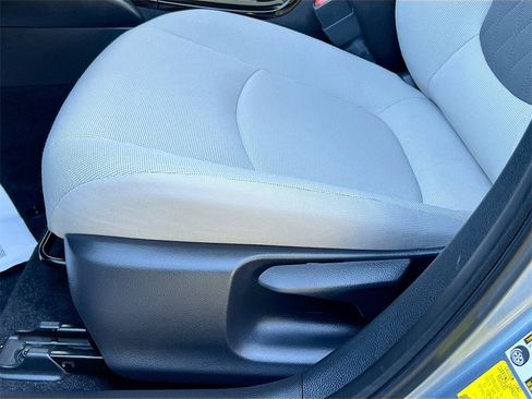 Used 2022 Toyota Corolla LE image 18