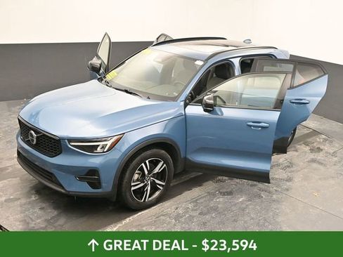 Used 2024 Volvo XC40 B5 Core image 62