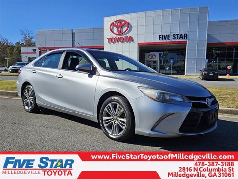 Used 2015 Toyota Camry LE image 1
