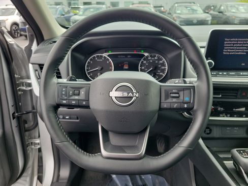 Used 2025 Nissan Rogue SV AWD/4WD image 21