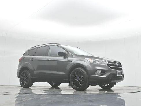 Used 2019 Ford Escape SE image 3