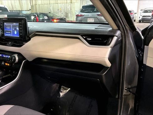 Used 2019 Toyota RAV4 XLE w/ Convenience Package image 19
