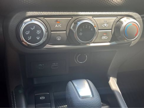Used 2024 Nissan Kicks SV FWD image 26