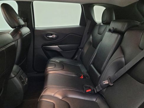 Used 2019 Jeep Cherokee Latitude Plus image 18