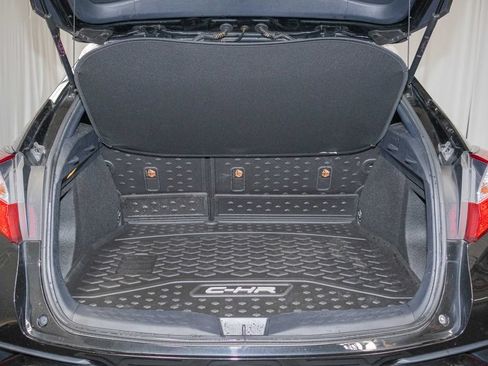 Used 2020 Toyota C-HR XLE FWD image 13