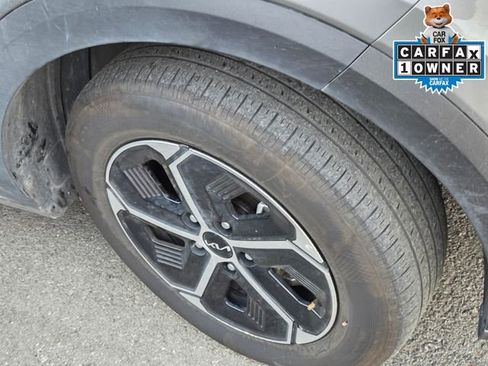 Used 2025 Kia Niro LX image 4