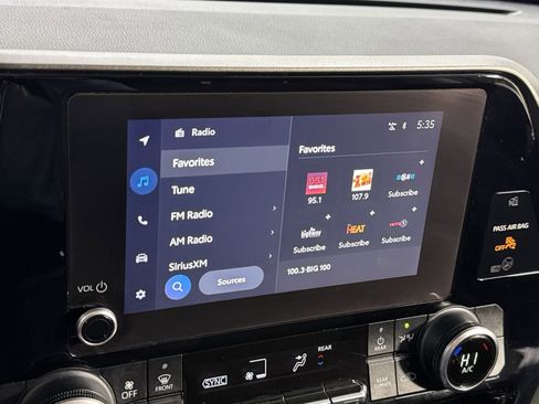 Used 2023 Toyota Highlander LE image 22