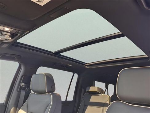 New 2026 Chevrolet Suburban Premier image 19