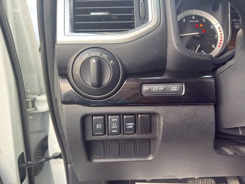 Used 2017 Nissan Titan SV image 10