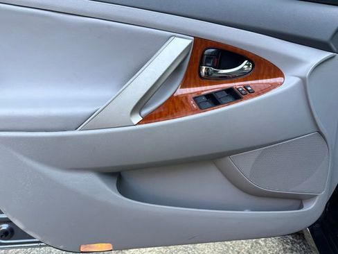 Used 2011 Toyota Camry XLE w/ XLE Extra-Value Pkg #2 FWD image 8