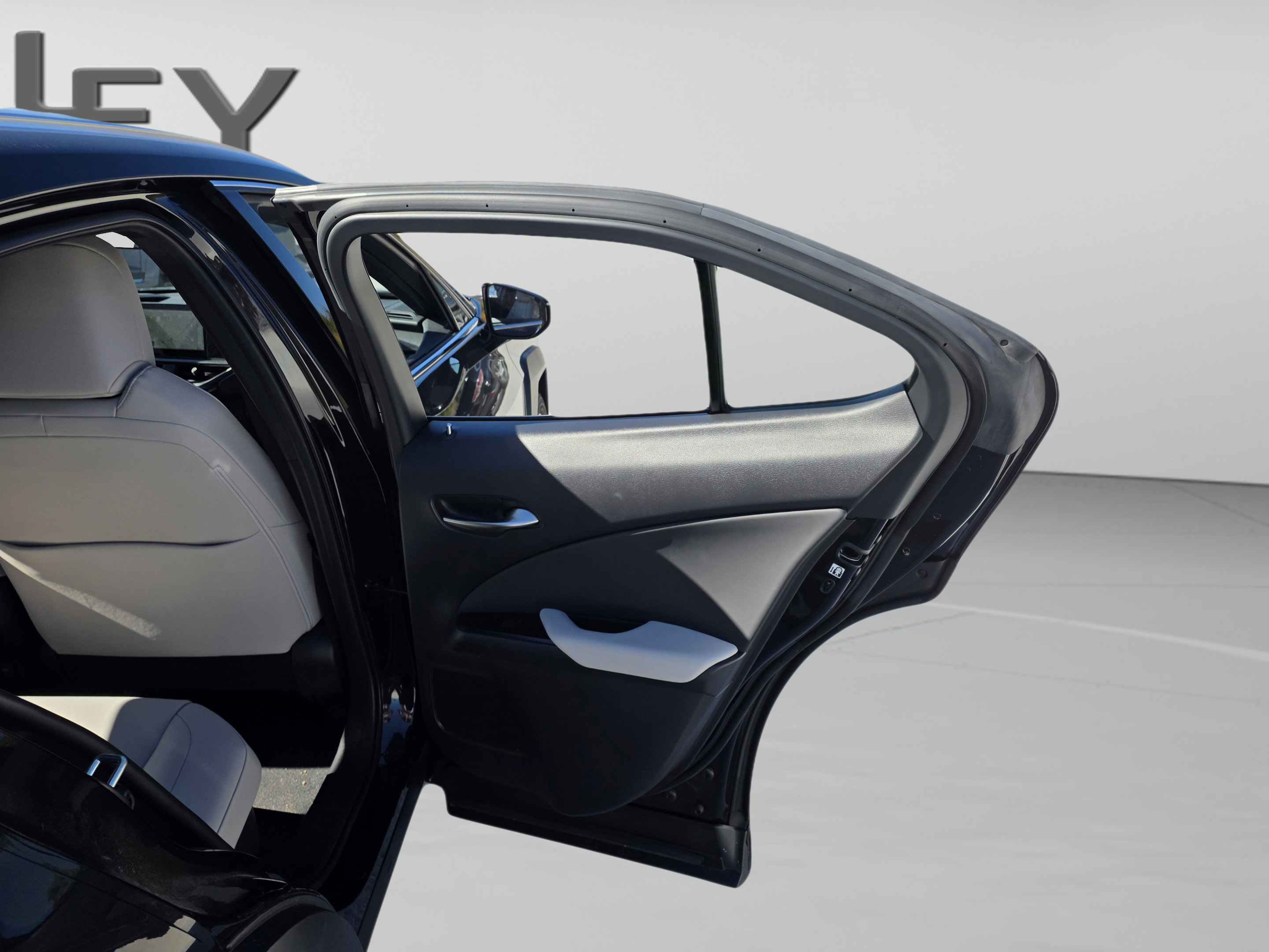 Used 2024 Lexus UX 250h FWD image 27