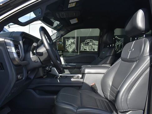 Used 2025 Ford F250 Platinum AWD/4WD image 13