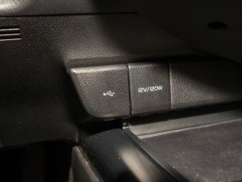 Used 2020 Toyota Camry LE image 13