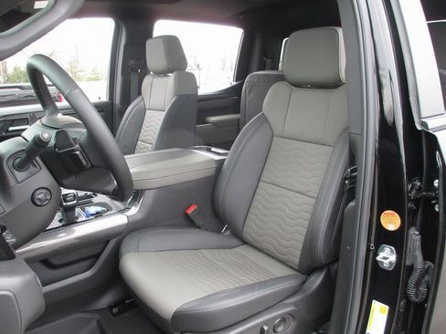 Used 2025 Chevrolet Silverado 1500 ZR2 w/ Technology Package image 20