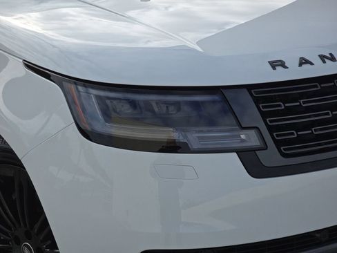 Certified 2025 Land Rover Range Rover SE image 33