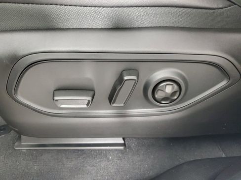 New 2025 Jeep Grand Cherokee Altitude image 30